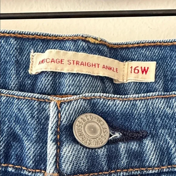 Levi’s Ribcage Straight Ankle Jeans - Picture 2 of 5